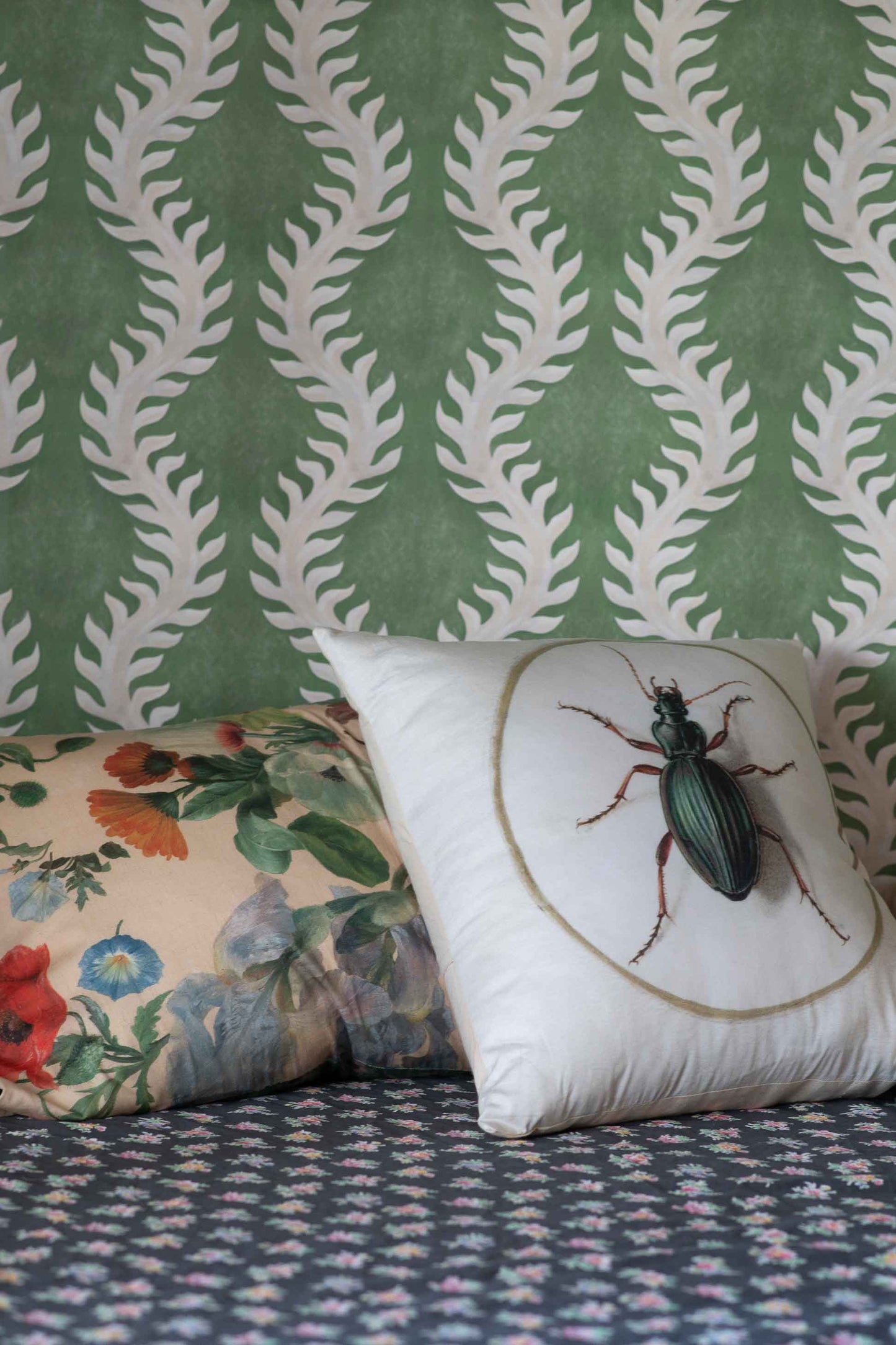 Cushion cover Golden Beetle