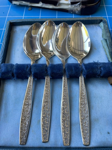 Vintage set of 4 teaspoons
