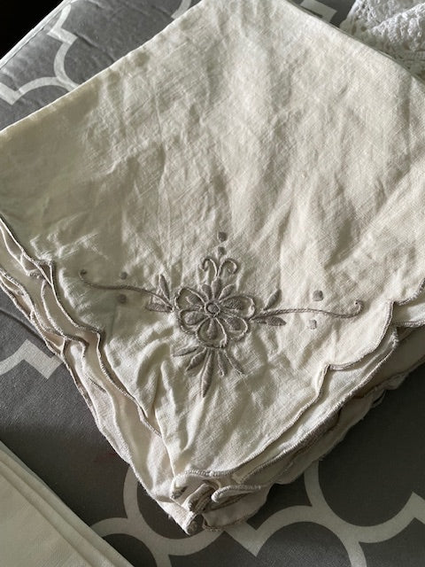 Vintage embroidered napkins x 5