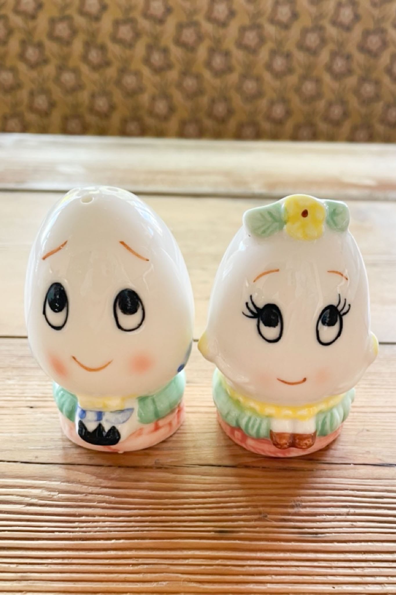 Vintage ceramic Lefton Mr & Mrs Dumpty salt & pepper shakers