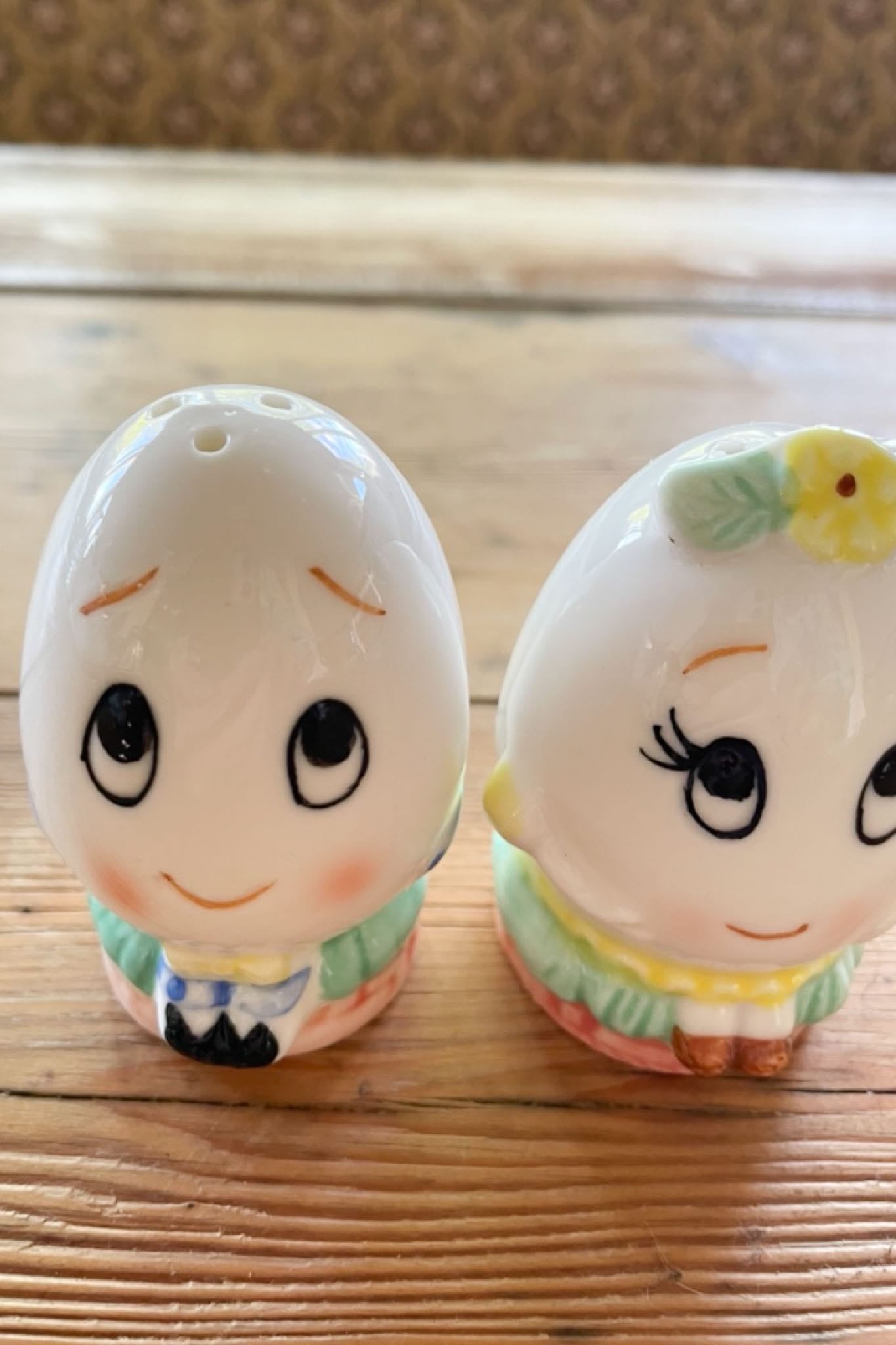 Vintage ceramic Lefton Mr & Mrs Dumpty salt & pepper shakers