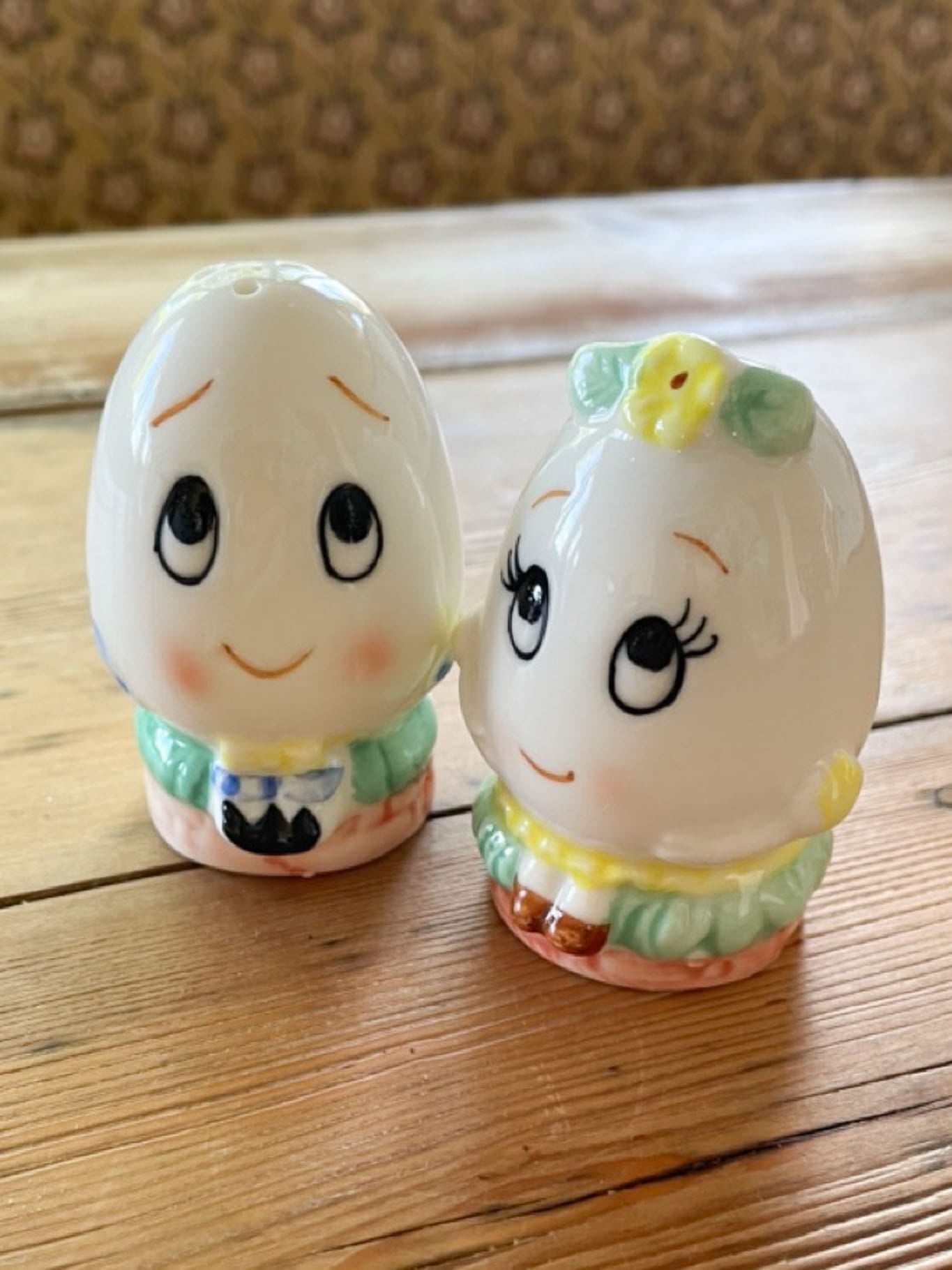 Vintage ceramic Lefton Mr & Mrs Dumpty salt & pepper shakers