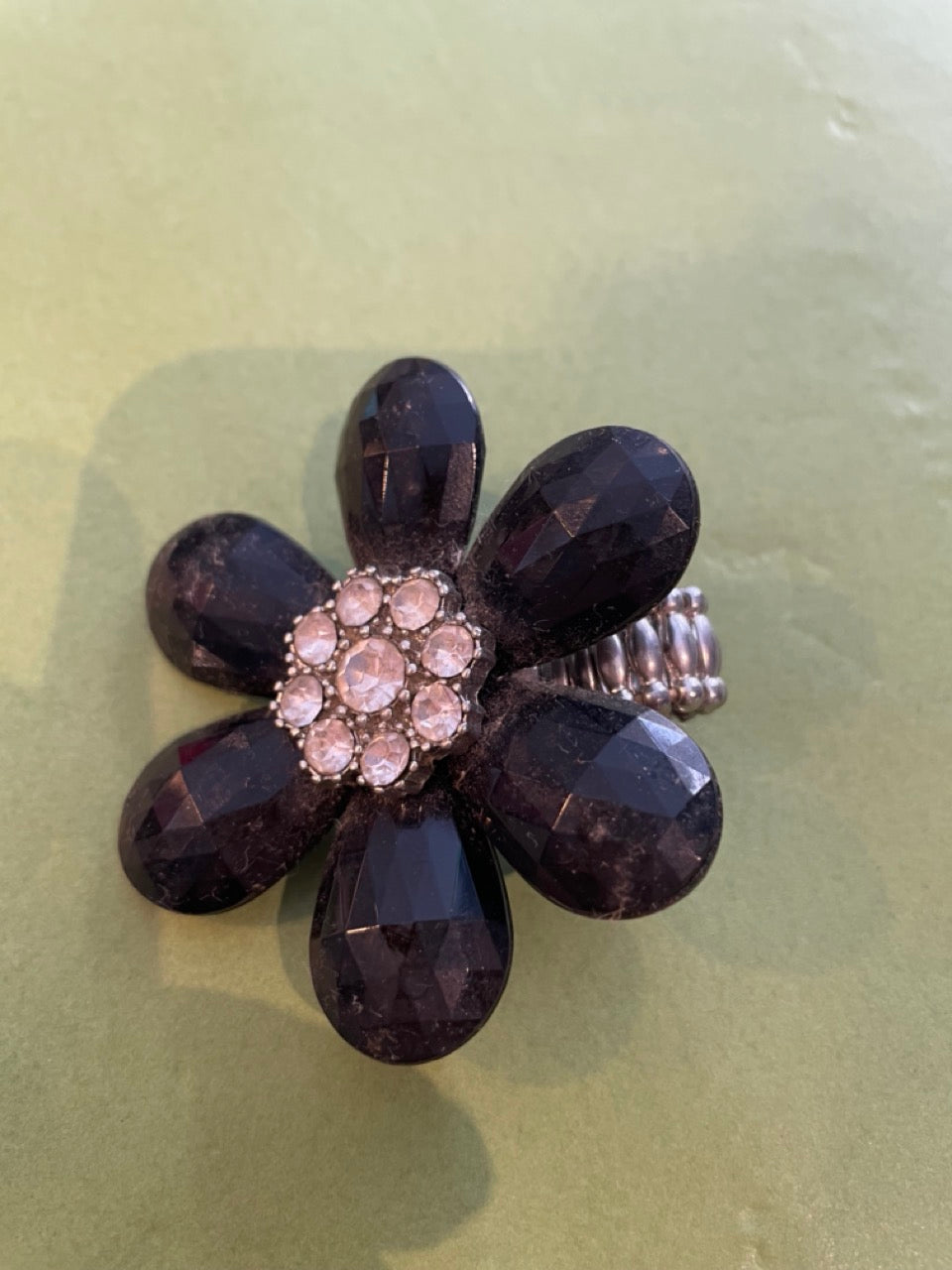 Vintage 1960s black flower ring