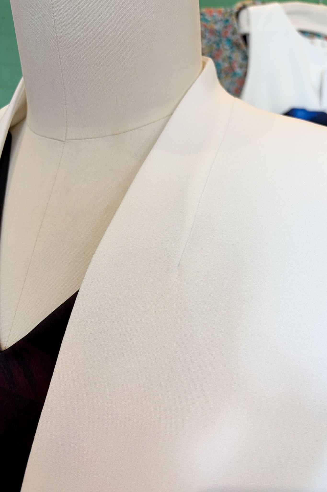 Perri Cutten Everleigh white jacket NWT Size 18