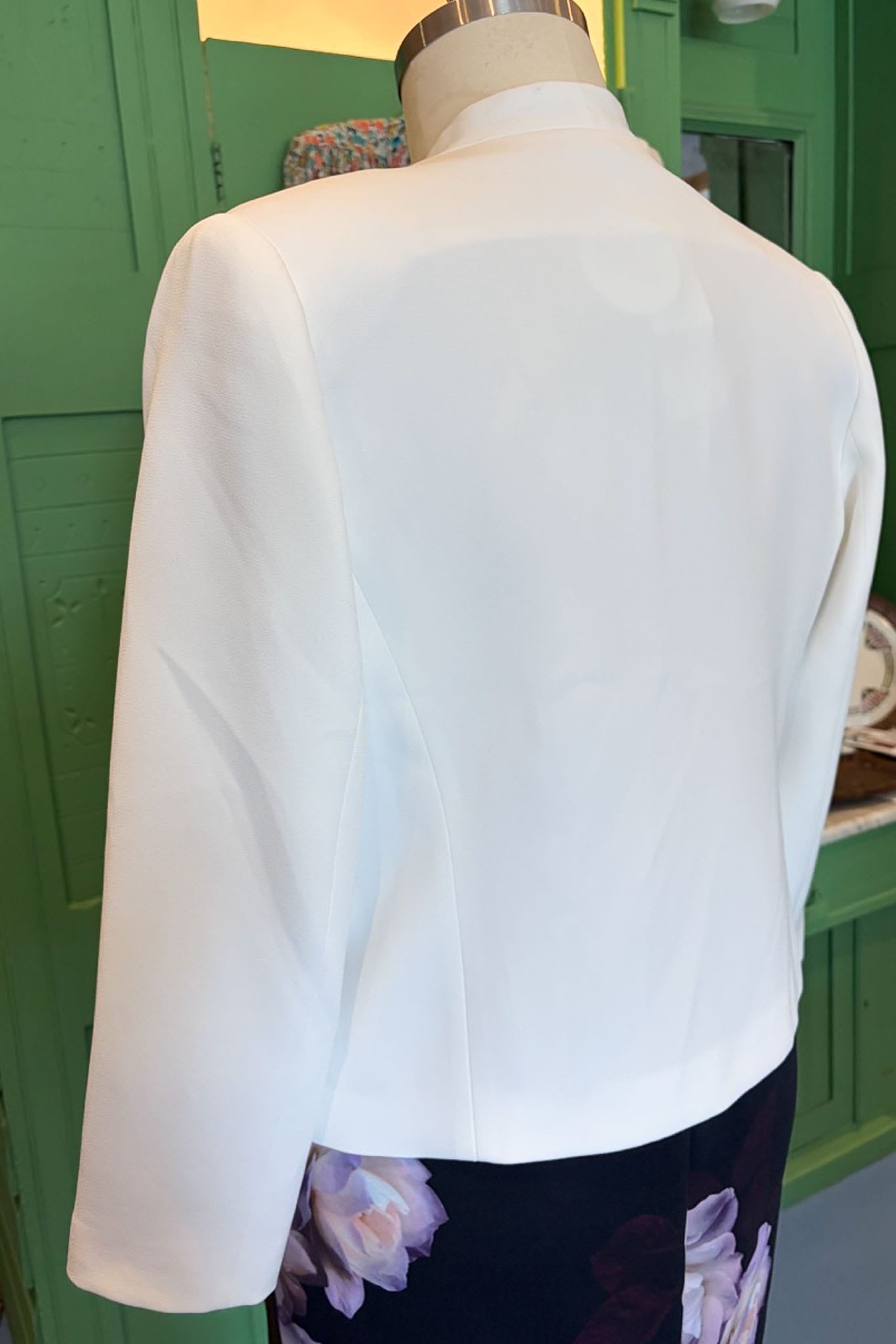 Perri Cutten Everleigh white jacket NWT Size 18