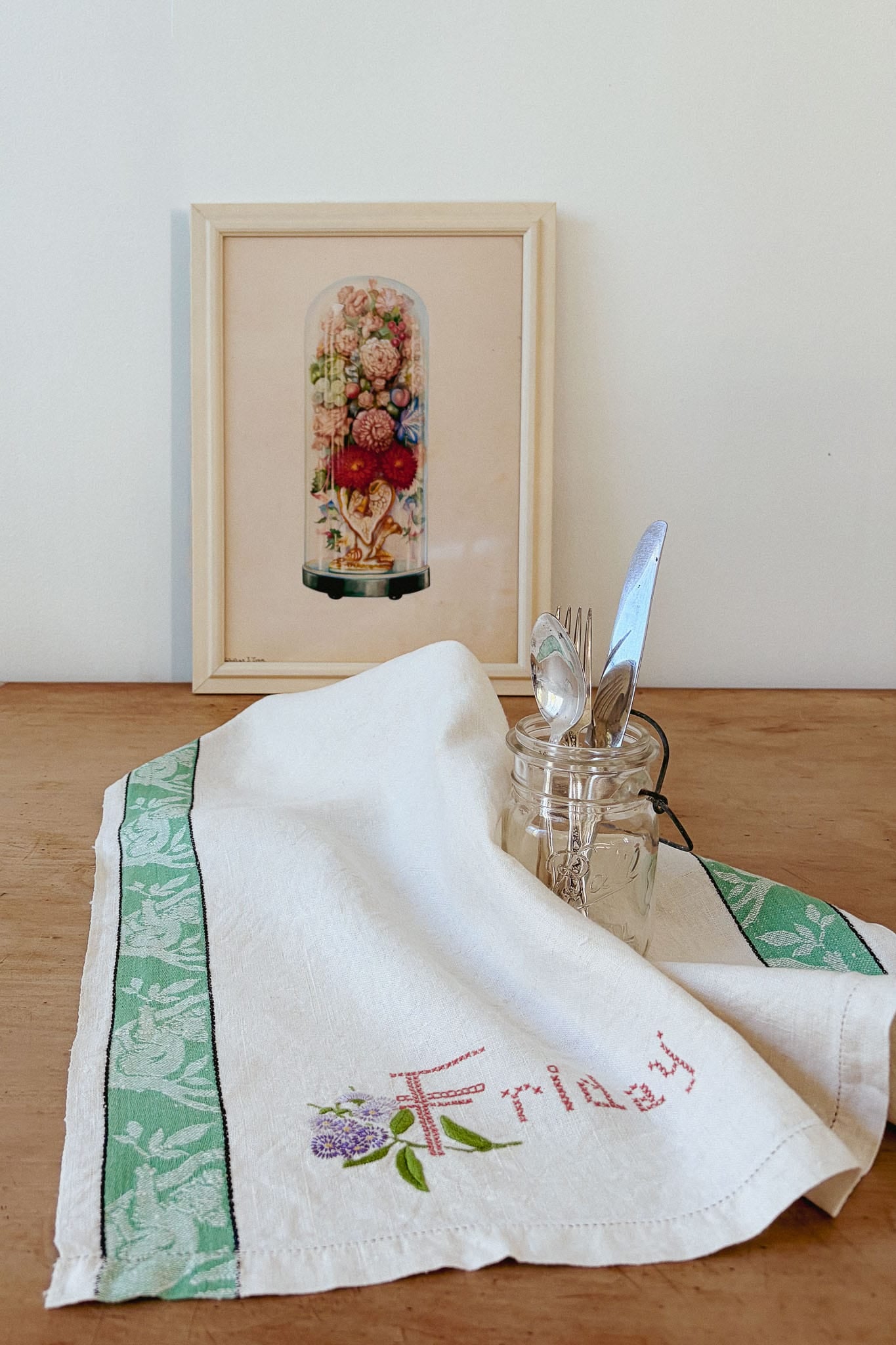 Vintage linen embroidered day of the week tea towel Friday