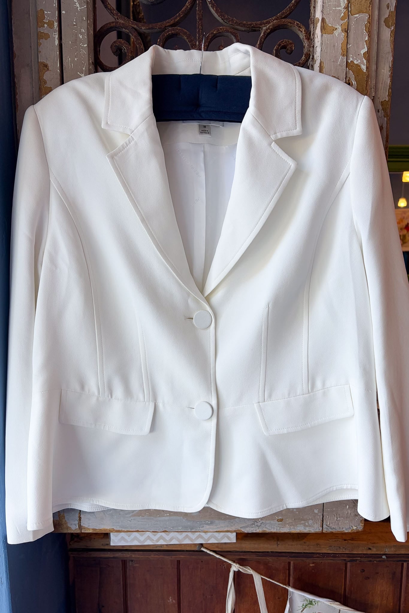 Perri Cutten white blazer 18