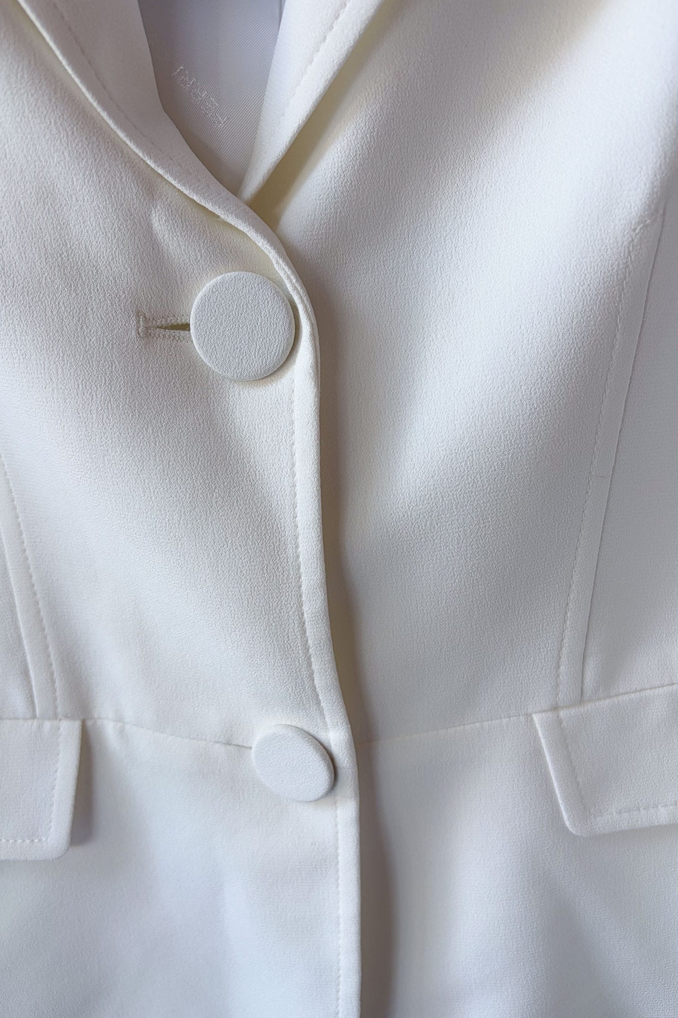 Perri Cutten white blazer 18