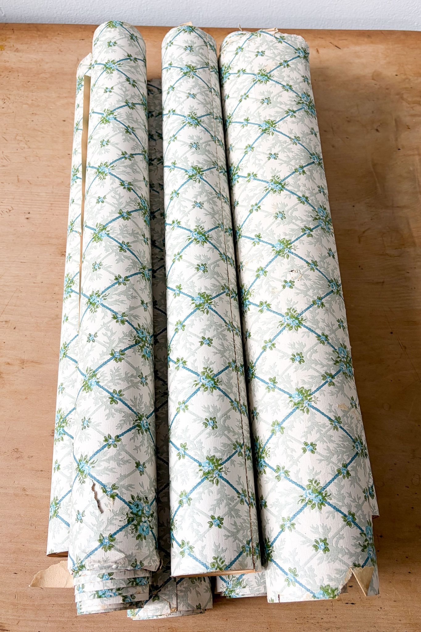 Vintage Wallpaper panels #1 blue trellis with flowers