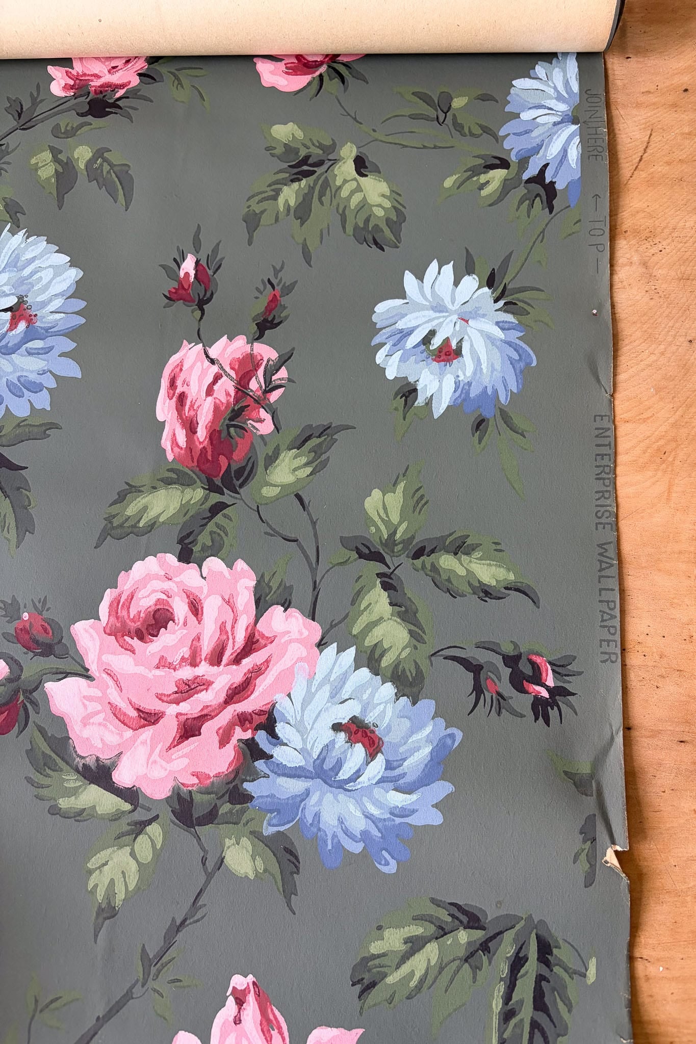 Vintage Wallpaper roll #6 dark green floral