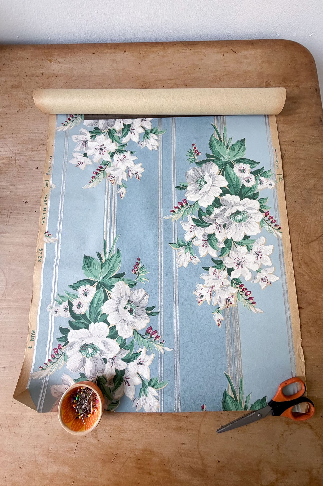 Vintage Wallpaper panel #12 pale blue with white posies