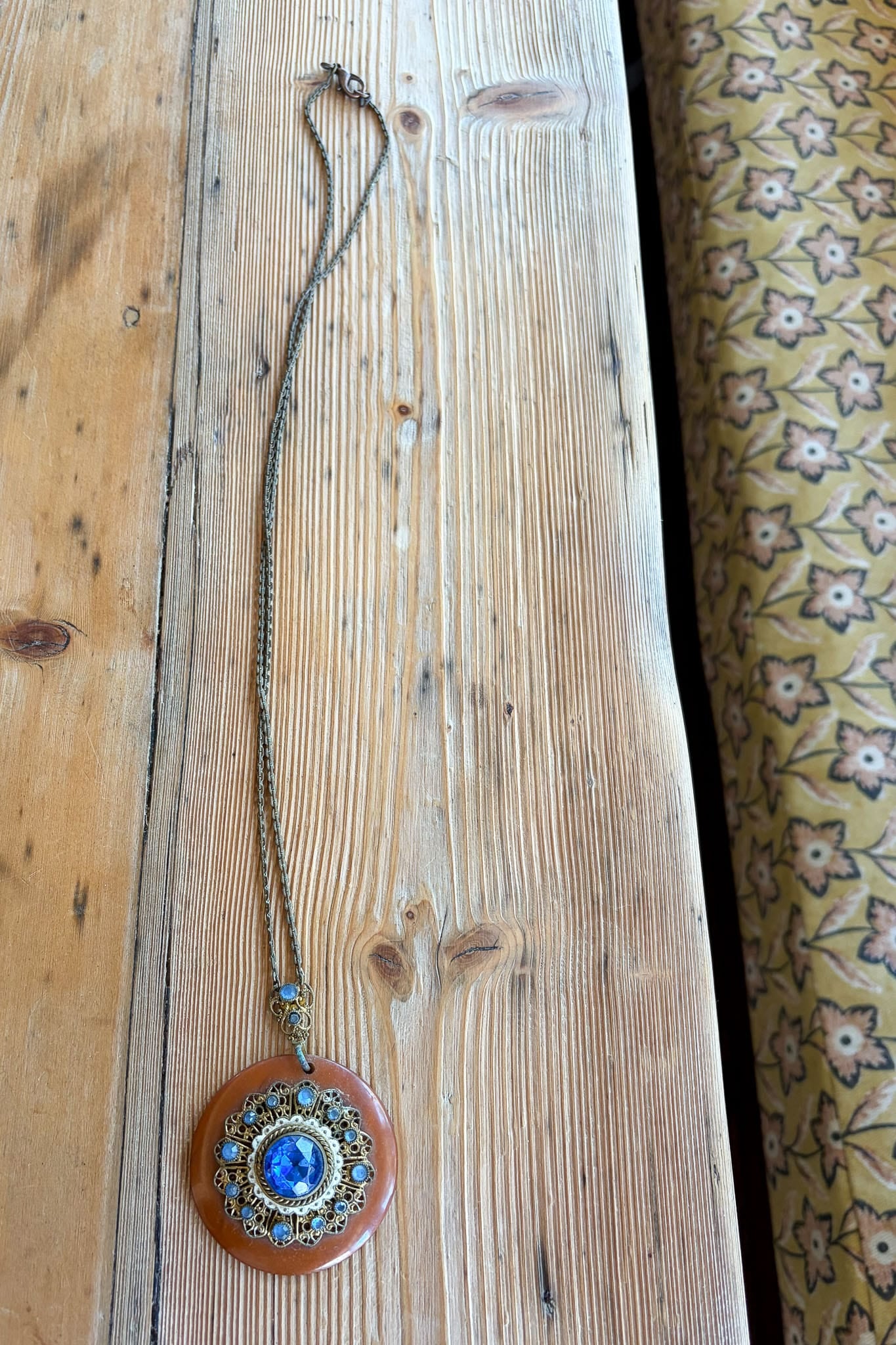 Vintage beautiful 1920s butterscotch bakelite & Czech glass necklace