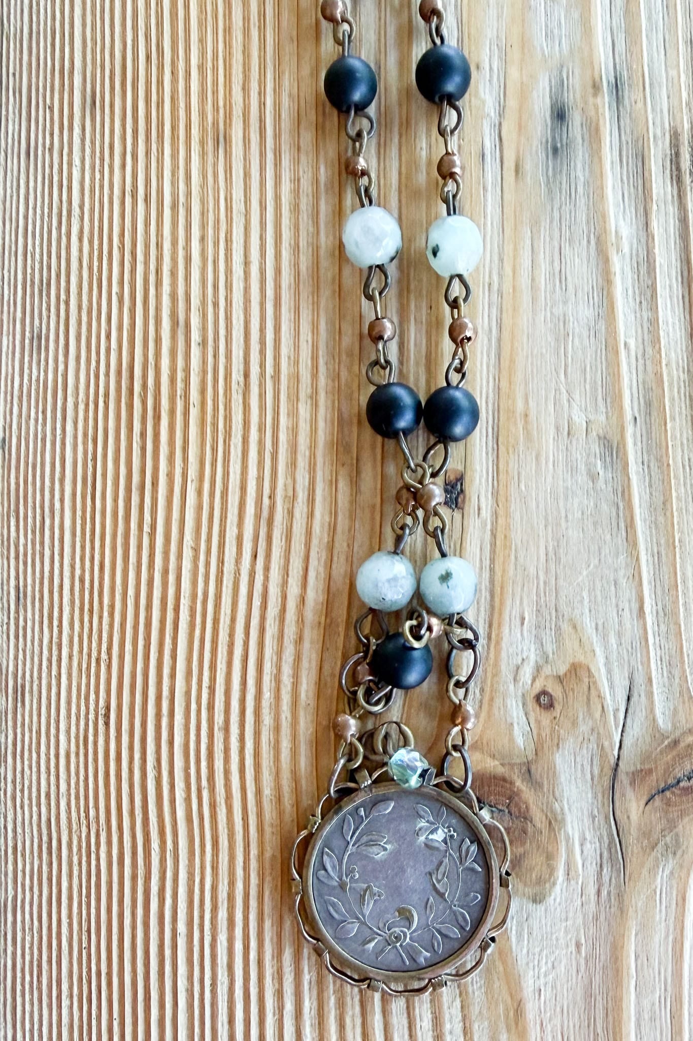 Lovely vintage handmade beaded necklace with pendant