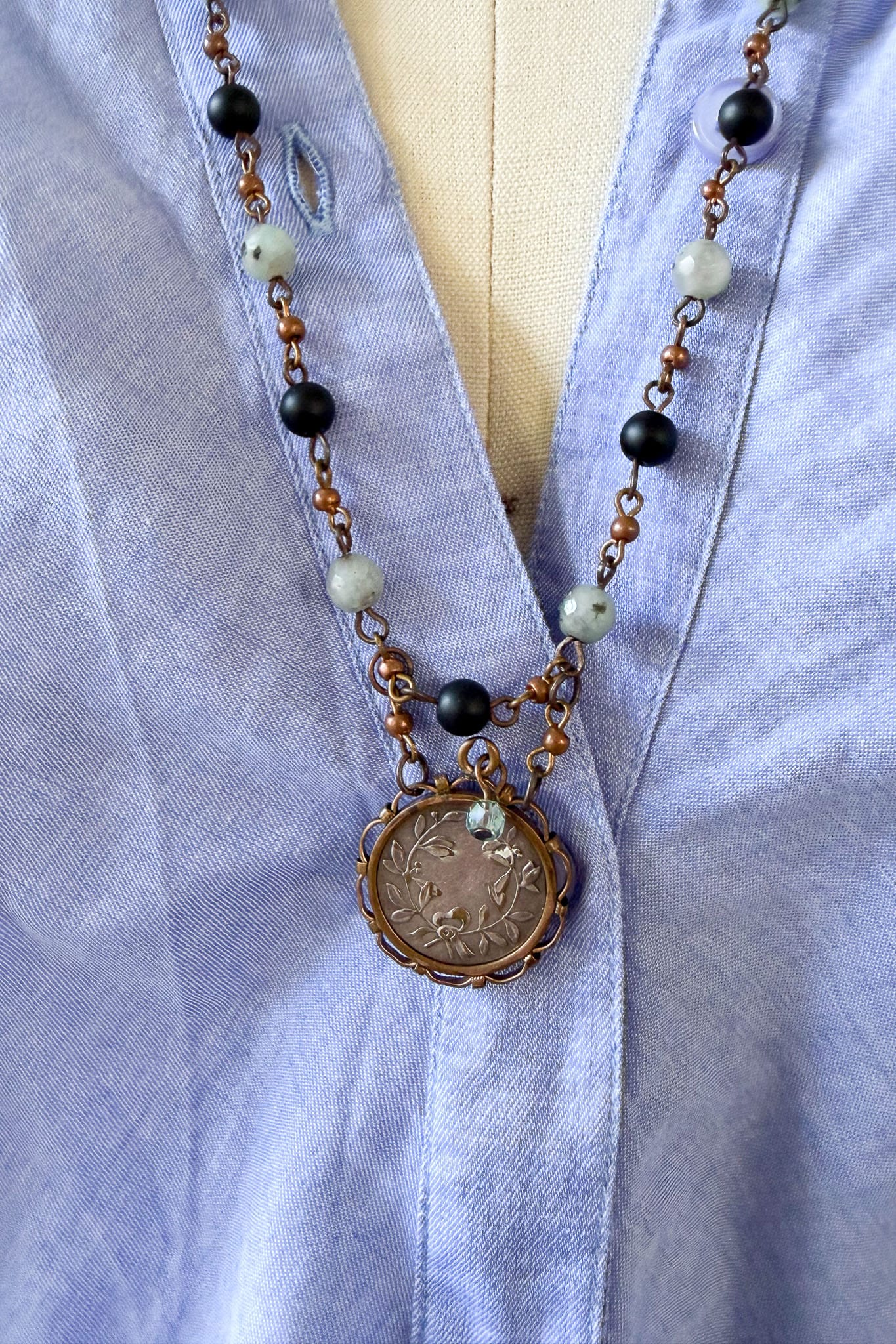 Lovely vintage handmade beaded necklace with pendant