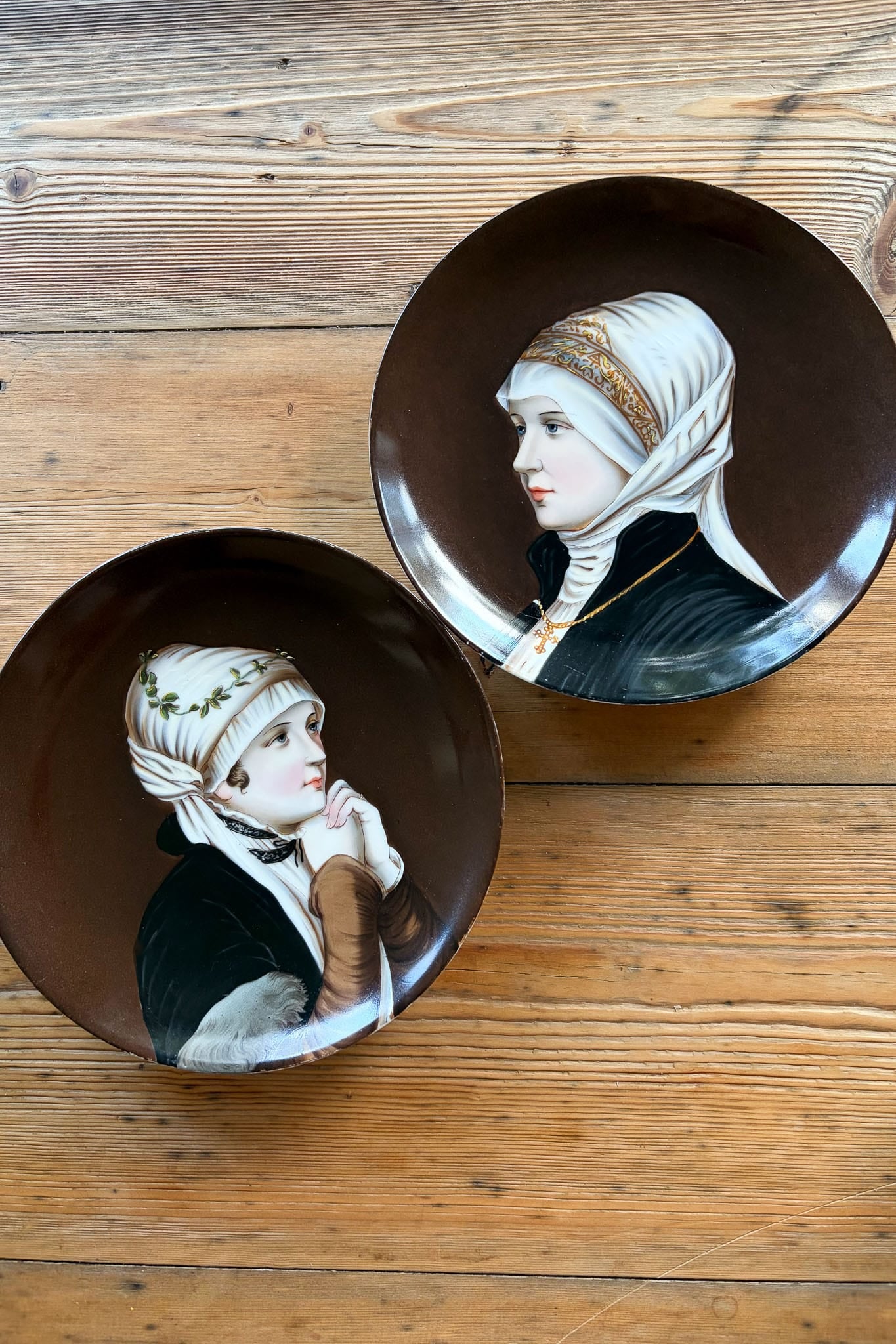 Beautiful vintage hand painted 'in prayer'decorative plate