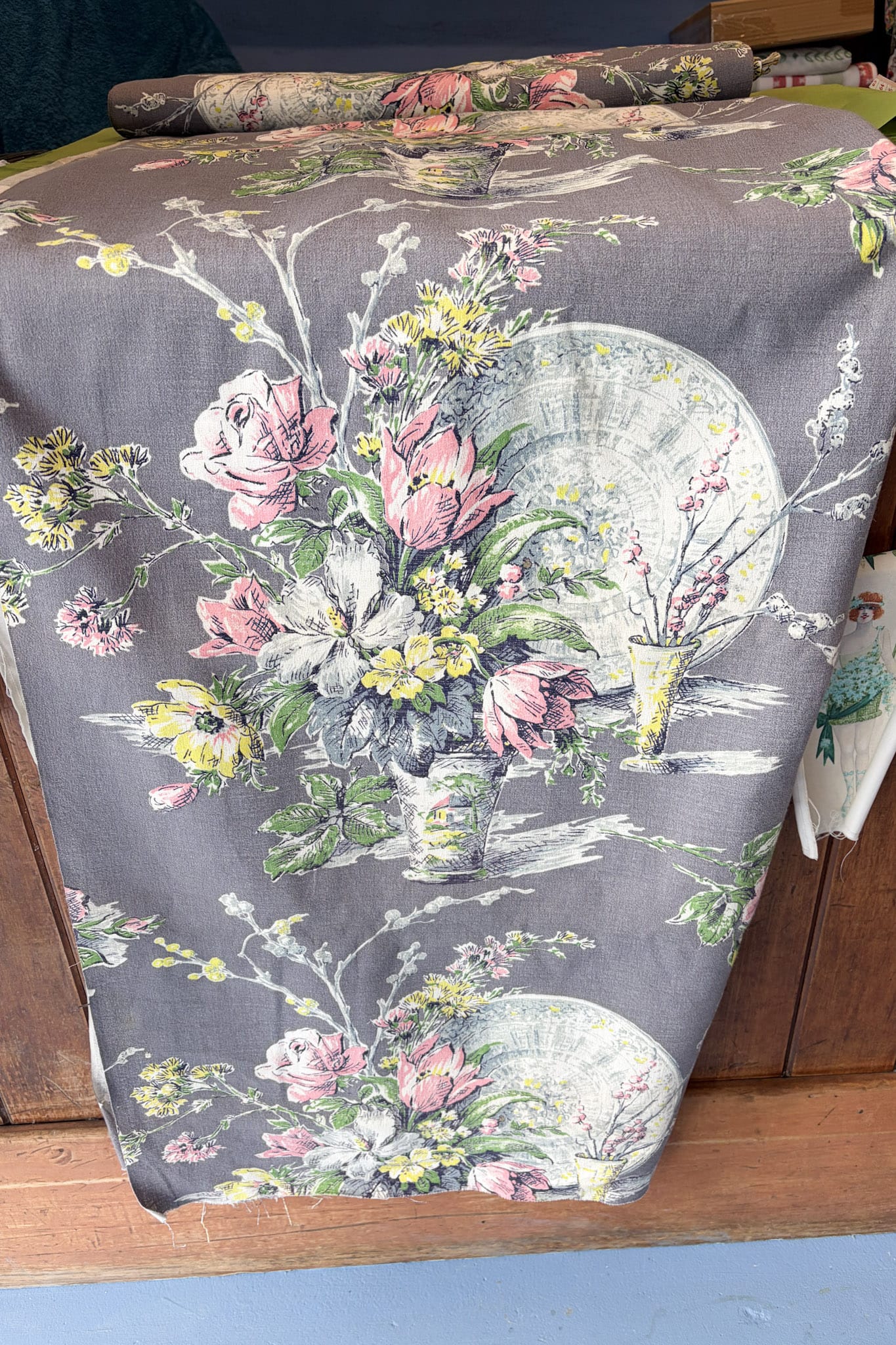 Vintage original 1950s floral barkcloth on roll 4m