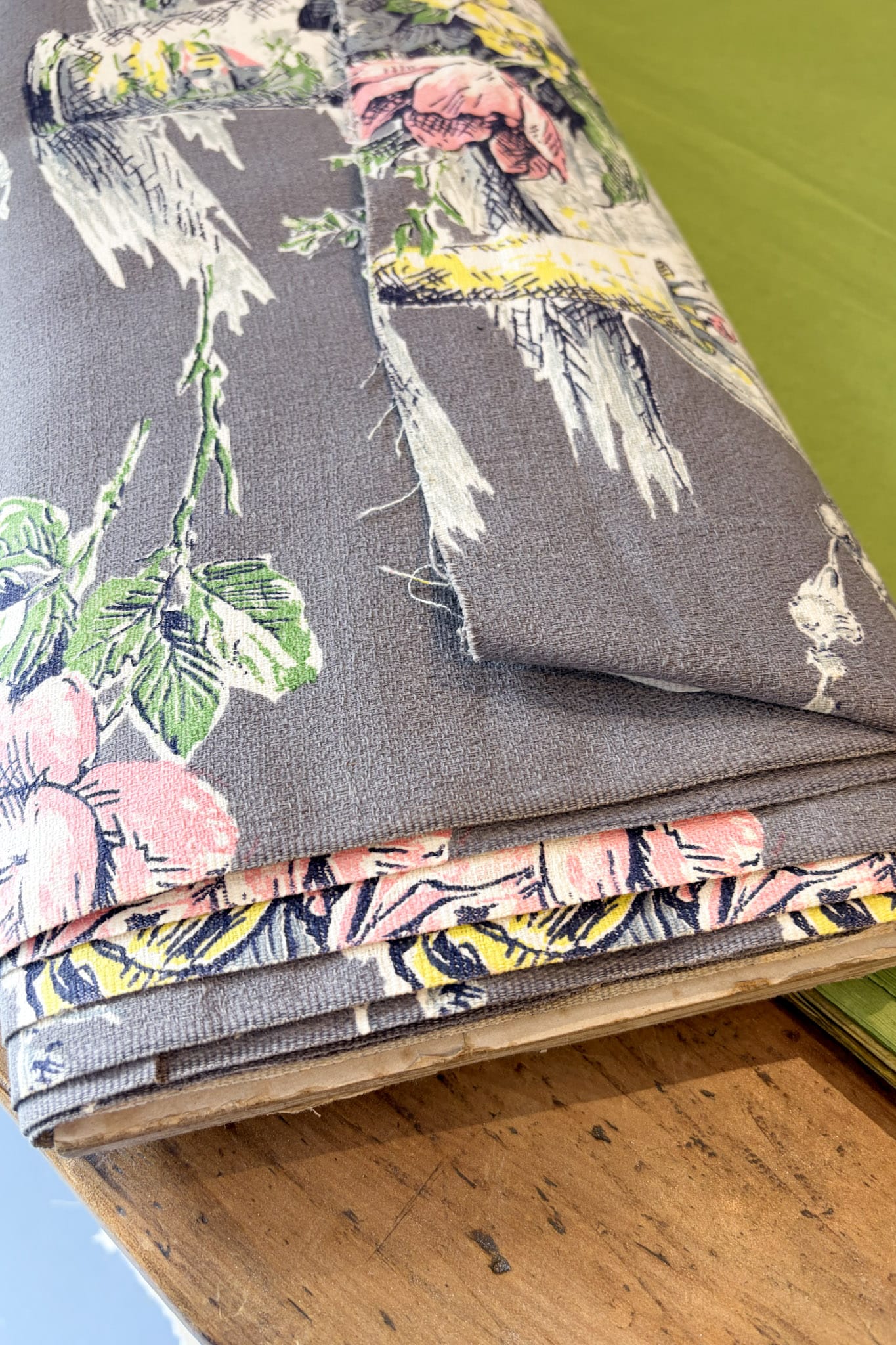 Vintage original 1950s floral barkcloth on roll 4m