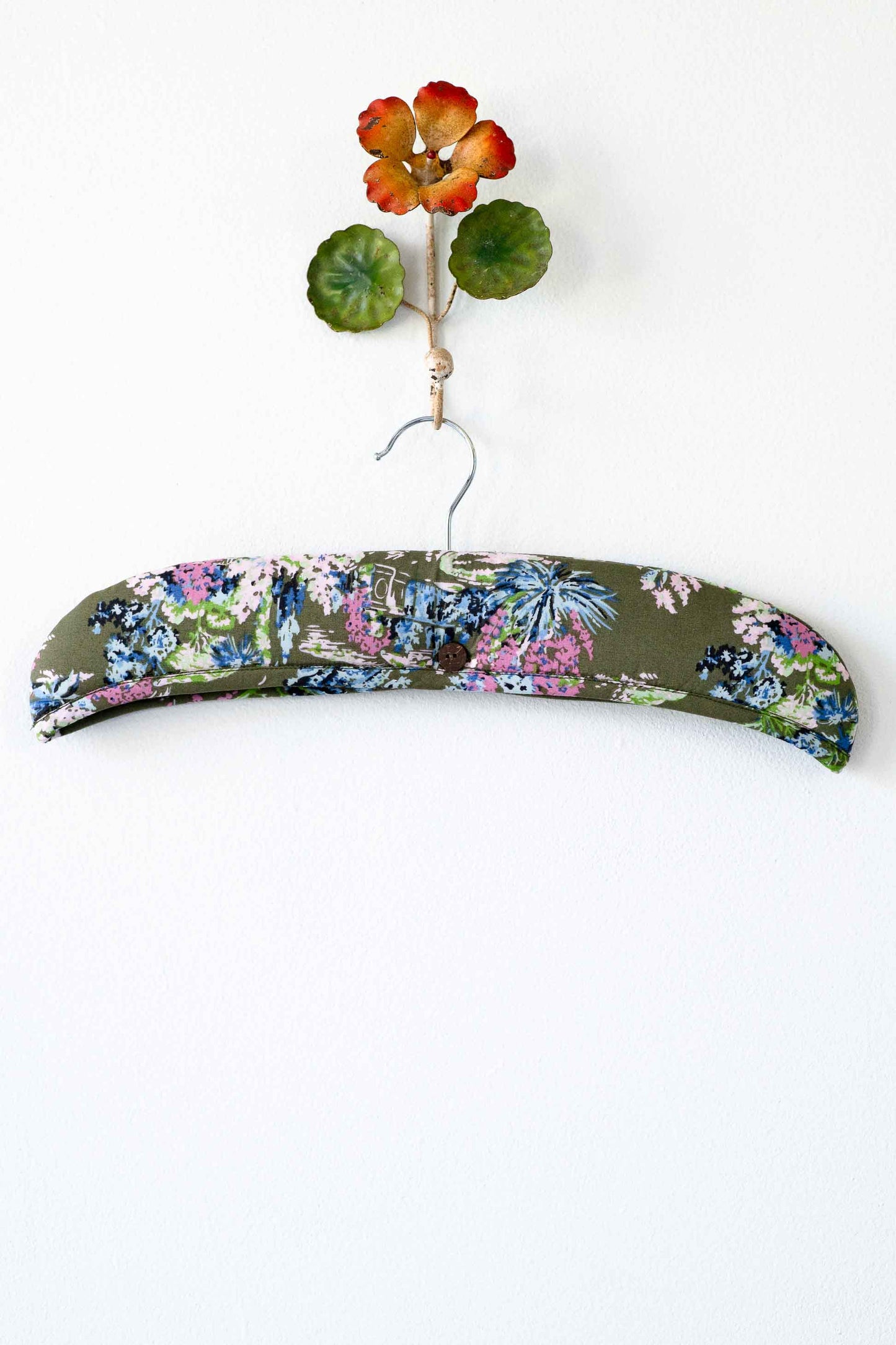 Coat Hanger Valencia