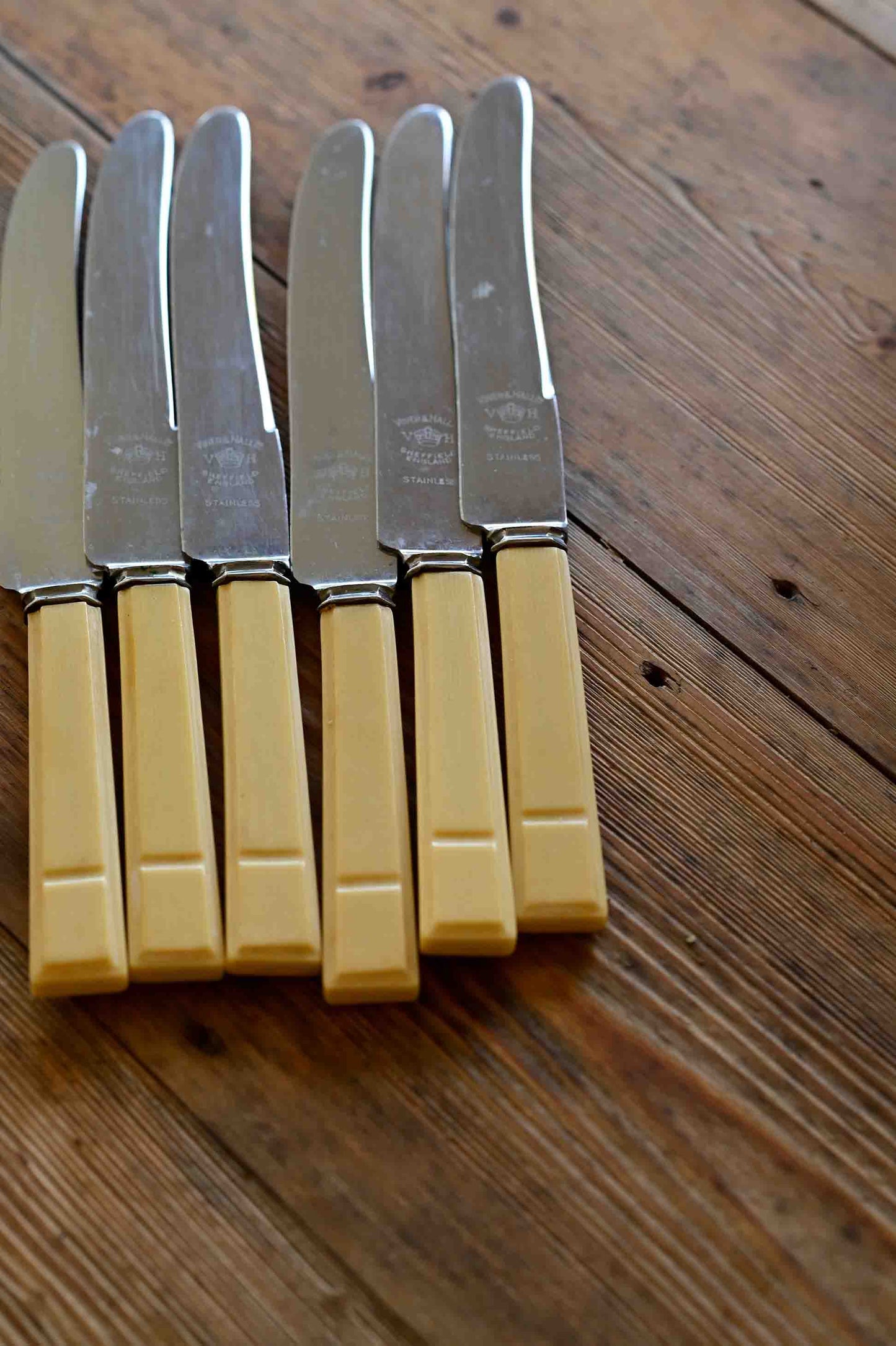 Viner and Hall Dinner knives x 6
