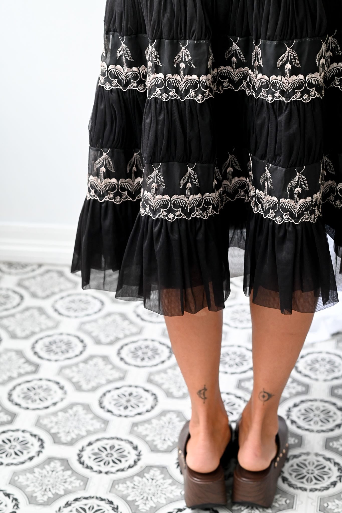 Vintage black embroidered 50s petticoat/skirt