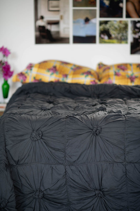 Rosette quilt in Charcoal *organic cotton