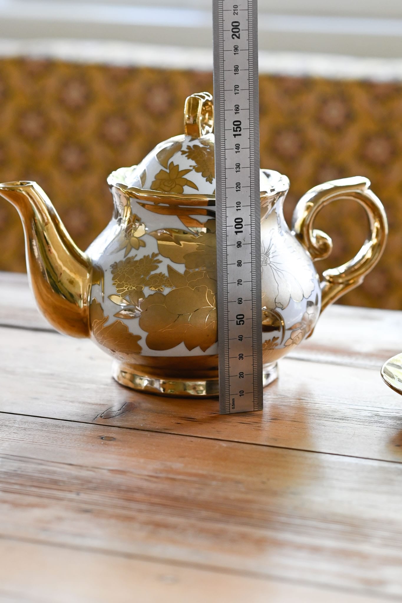 Vintage Gold & White patterned teapot