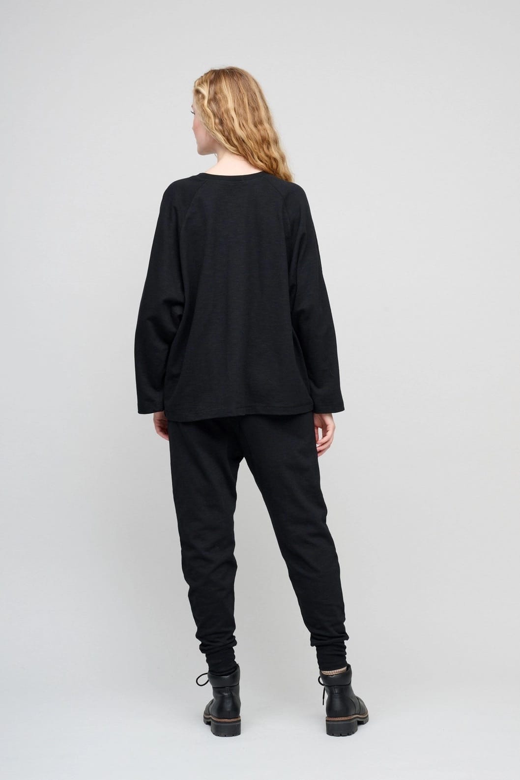 Skye sweatpants in black organic cotton