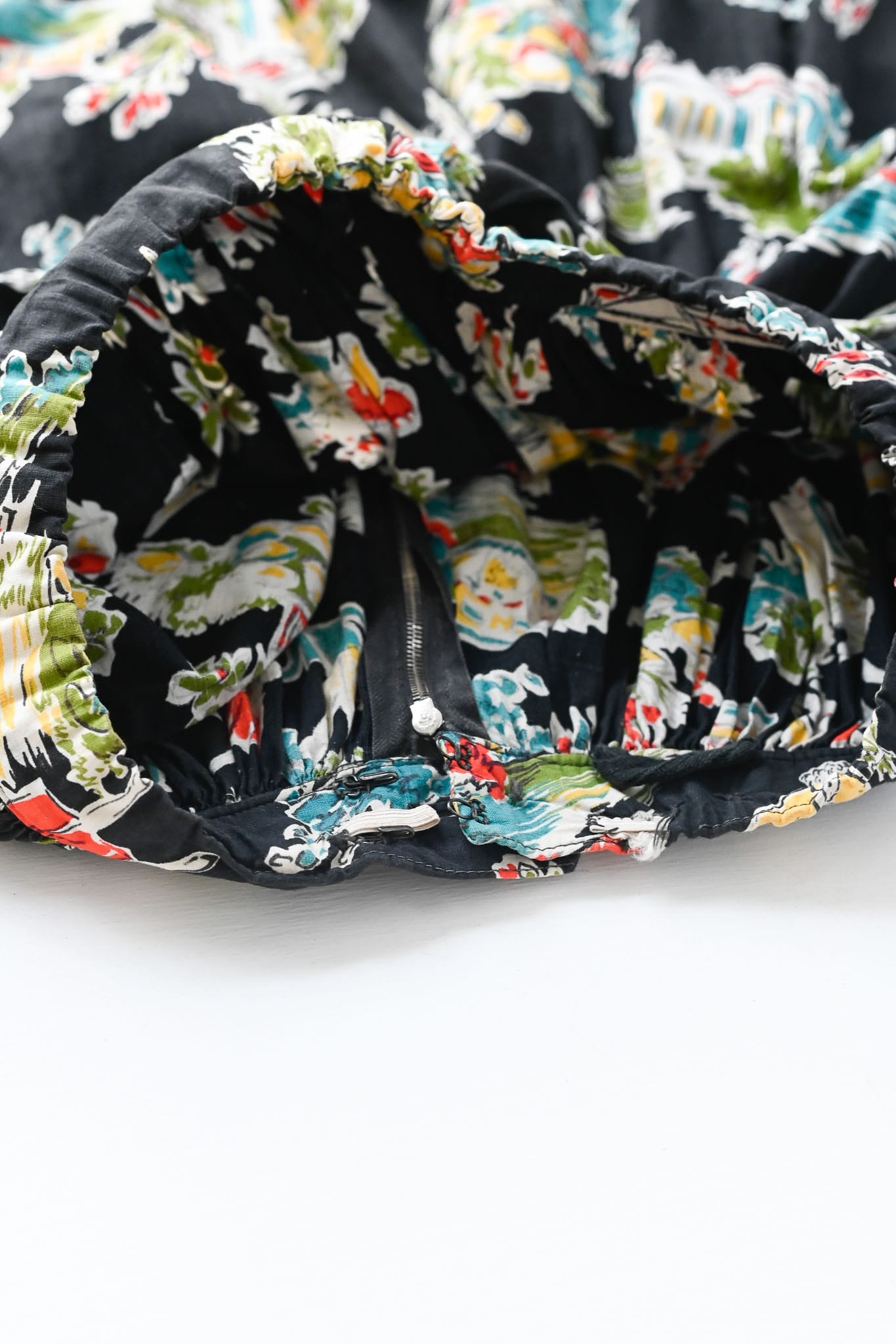 Vintage 50s novelty print gathered skirt